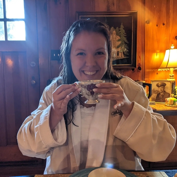 Meet your Posher, Stephanie - Picture 2 of 6